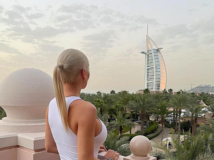 Gaya Istri Miliuner Pamer Kemewahan Sebagai IRT Dubai, Jadi Kontroversi