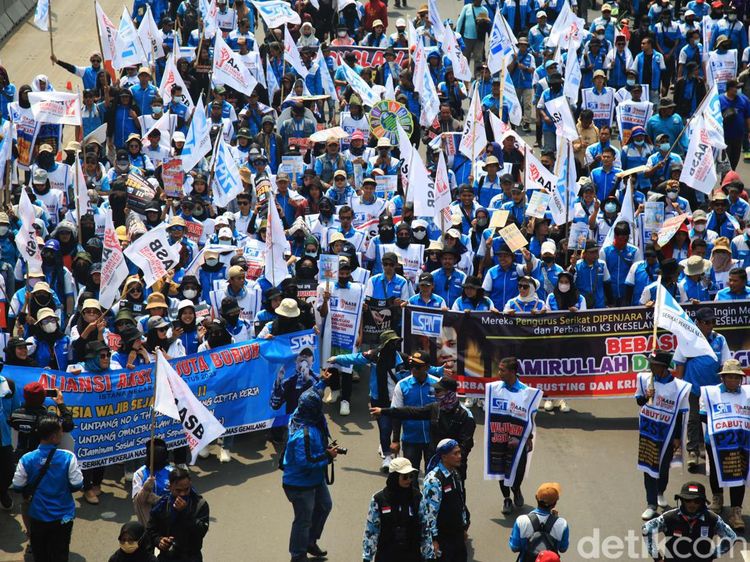 Potret Buruh Kuasai Jalan Thamrin