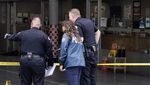 Potret Mobil Seruduk Dealer Toyota di Los Angeles