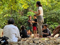 Potret Sekolah Adat Arus Kualan, Belajar di Tengah Alam Kalimantan