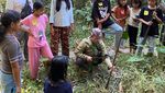Potret Sekolah Adat Arus Kualan, Belajar di Tengah Alam Kalimantan