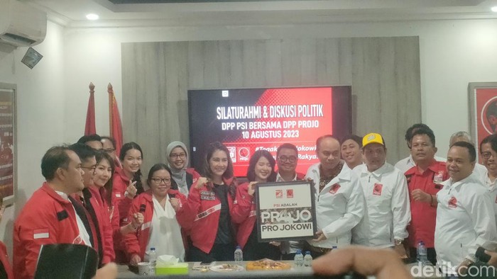 PSI menyambangi markas DPP Projo hari ini (Dwi Rahmawati/detikcom)