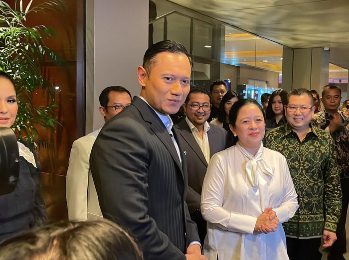 Puan disambut AHY di acara peluncuran buku di Djakarta Theater