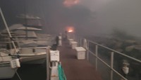 Sebagian besar kehancuran dilaporkan terjadi di Kota Lahaina. Seorang warga setempat mengungkapkan bahwa seluruh kapal di pelabuhan kota terbakar. (REUTERS/Dustin Johnson)