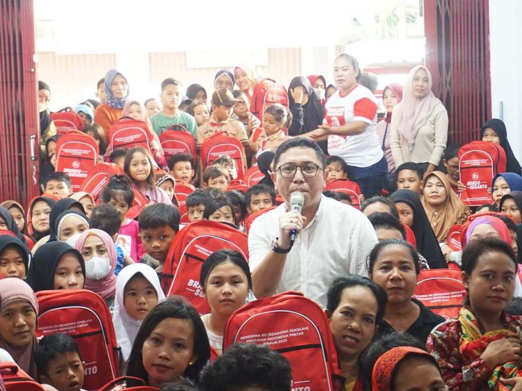 Ratusan Siswa Terima Beasiswa PIP