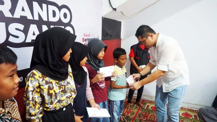 Ratusan Siswa Terima Beasiswa PIP Ratusan pelajar menerima beasiswa dari Program Indonesia Pintar (PIP). Mereka menerima beasiswa lewat jalur aspirasi politisi PDIP Brando Susanto.