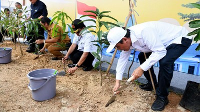 Revitalisasi Taman Hijau di Lingkungan Perumahan