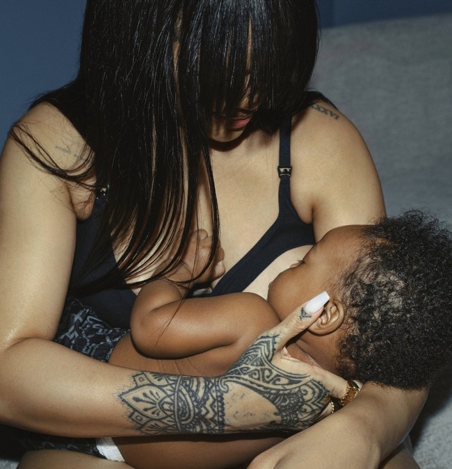 Foto-foto ini mengundang berbagai reaksi di intenet. Tak sedikit yang memuji penampilan Rihanna. (Foto: Instagram/@savagexfenty)