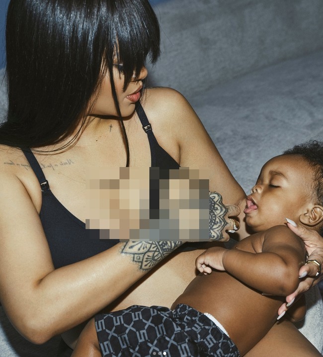 “Hamil sembari menyusui anaknya yang lain. Perempuan sungguh luar biasa,” puji seorang fans. Ada pula yang menulis, “Ini kenapa aku suka membeli semua produk Rih! Dia memahami tugasnya.” (Foto: Instagram/@savagexfenty)