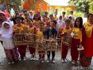 Melestarikan Angklung Lewat Ekstrakurikuler