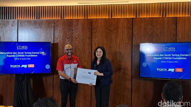 Silaturahmi dan serah terima donasi CSR kepada CT ARSA Foundation