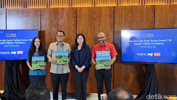 Silaturahmi dan serah terima donasi CSR kepada CT ARSA Foundation