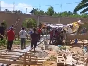 Viral Sekelompok Warga Rusak Bangunan Gereja di Batam