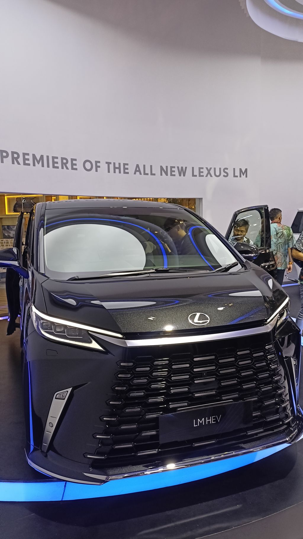 Mobil Hybrid Mewah The All New Lexus RX Meluncur, Saingan Berat Alphard. (CNBC Indonesia/Ferry Sandi)