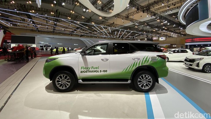Toyota Fortuner E100