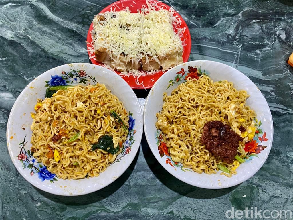 Viral! Di Warkop Ini Ada Menu Indomie Goreng yang Digoreng Lagi