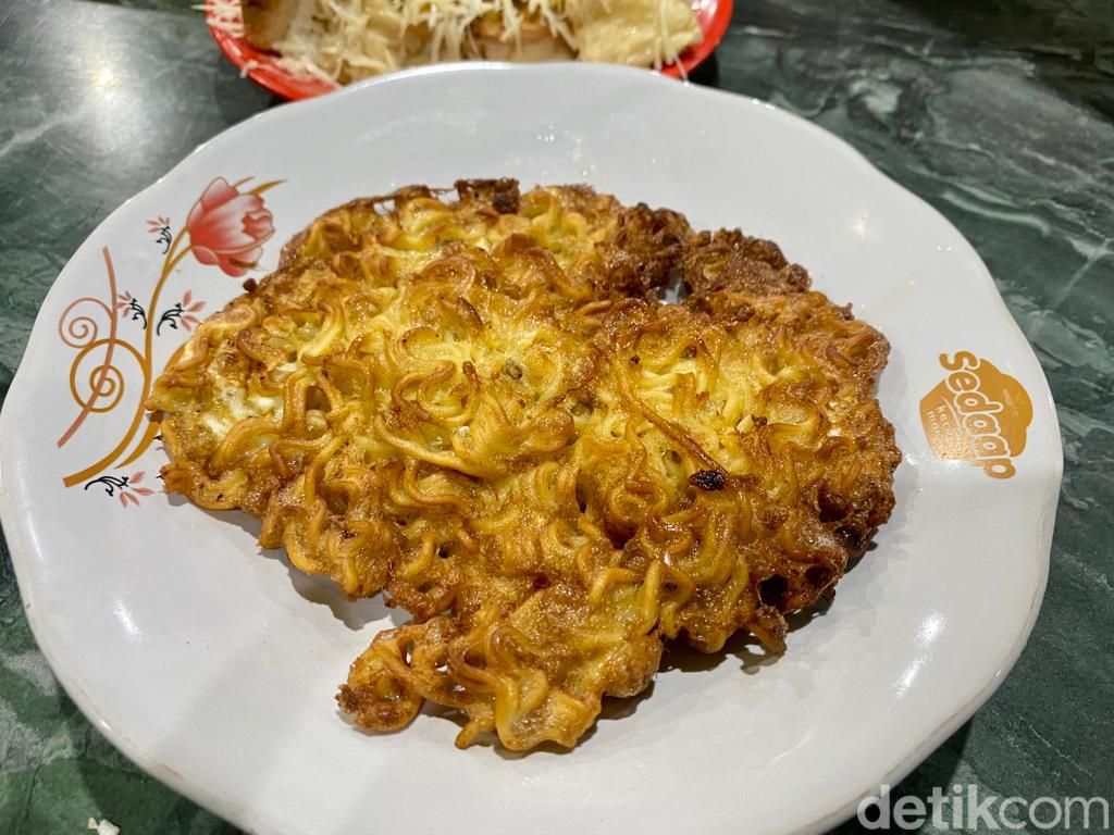 Viral! Di Warkop Ini Ada Menu Indomie Goreng yang Digoreng Lagi
