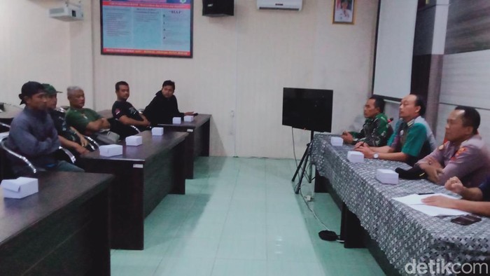 Warga Bayat Klaten mendatangi Puskesmas.