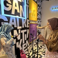 Museum Patah Hati ini cocok untuk 25 finalis Emeron Hijab Hunt 2023 yang ingin meluapkan emosi dan ekspresi agar bisa tampil maksimal saat final nanti pada 12 Agustus 2023. Terdapat sejumlah samsak yang dapat kamu pukul-pukul. Foto: Dok. @hijabhunt.