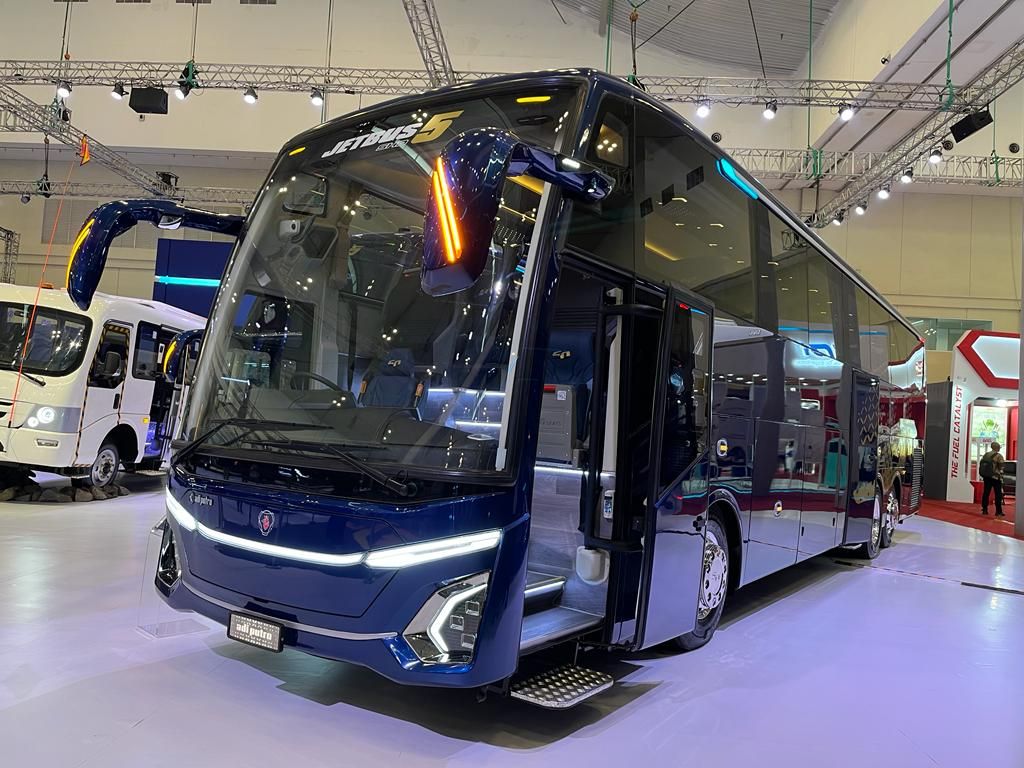 Adiputro Jetbus 5 meluncur di arena GIIAS 2023 (11/8/2023)