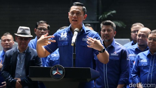 MA menolak Peninjauan Kembali (PK) yang diajukan KSP Moeldoko terkait kepengurusan DPP Partai Demokrat. AHY senang putusan MA itu terbit di hari ulang tahunnya.