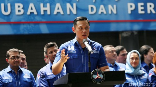 MA menolak Peninjauan Kembali (PK) yang diajukan KSP Moeldoko terkait kepengurusan DPP Partai Demokrat. AHY senang putusan MA itu terbit di hari ulang tahunnya.
