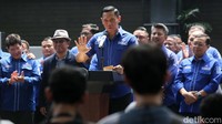 Ketua Umum Partai Demokrat, Agus Harimurti Yudhoyono memberikan keterangan pers perihal penolakan MA terhadap PK Moeldoko di Kantor DPP Demokrat, Menteng, Jakarta Pusat, Jumat (11/8/2023). 