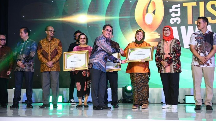 Ajang Apresiasi TJSL dan CSR Award 2023 BUMN Track kembali menggelar Program TJSL dan CSR Award 2023. Ajang ini merupakan bentuk apresiasi tertinggi bagi BUMN dan Anak Perusahaan yang telah menjalankan program TJSL & CSR.