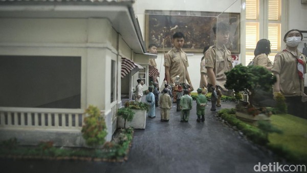 Antusias Pelajar Menjelajahi Sejarah di Gedung Joeang 45