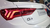 Audi memamerkan Q3 Sportback di ajang GIIAS 2023.  
