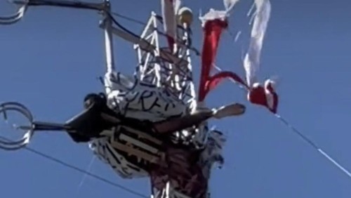 AW berada di atas tower radio suara kasih milik 
Gereja Masehi Injili di Timor (GMIT) di Kelapa Lima, Kota Kupang, NTT, Jumat (11/8/2023).