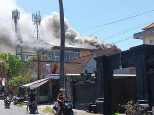 Gedung Lantai 2 di Batubulan Terbakar Hebat, Kerugian Rp 1 Miliar Lebih