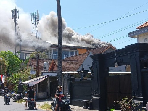 Bangunan lantai dua di kawasan Jalan Batu Intan, Batubulan, Kabupaten Gianyar, Bali, Jumat (11/8/2023). (Foto: Istimewa)