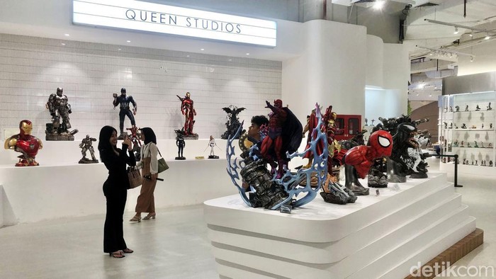 Berkunjung ke Galeri Patung Superhero Terbesar di Asia Statue 4 Heroes Gallery merupakan galeri patung terbesar di Asia yang berada di Lotte Mall, Kuningan Jakarta. Yuk intip koleksi patung-patungnya.