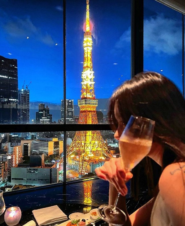 Dilansir Kbizoom, karena masalahnya dengan Lee Byung Hyun pada 2005 Persidangan Distrik Seoul memutuskan bahwa Si Won bersalah dengan hukuman satu tahun penjara. Foto: Instagram Kim Si Won