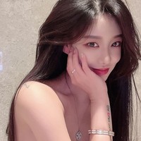 Kim Si Won, mantan personel GLAM, sejak beberapa waktu lalu banting setir menjadi Broadcast Jockey.   Foto: Instagram Kim Si Won