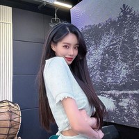 Selain Kim Ji Won, beberapa BJ Korea lain yang mendapat penghasilan tertinggi adalah Commander ZICO and Namsoon. Laporan menyebutkan mereka bisa menerima ratusan juta hingga miliaran rupiah. Posisi tertinggi saat ini pun ditempati oleh Commander Zico yang dikatakan mengantongi 4.923 juta won atau setara Rp 56 miliar pada bulan Juni. Foto: Instagram Kim Si Won