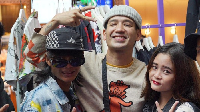 Berbicara mengenai fashion yang terus berkembang, AMR Original hadir di Indonesia dengan harga yang sangat terjangkau kini hadir ditengah-tengah masyarakat.