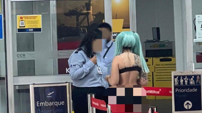 Cosplayer dilarang terbang