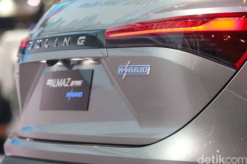 Detikers, Sudah Bisa Pesan Wuling Almaz Hybrid di GIIAS Lho