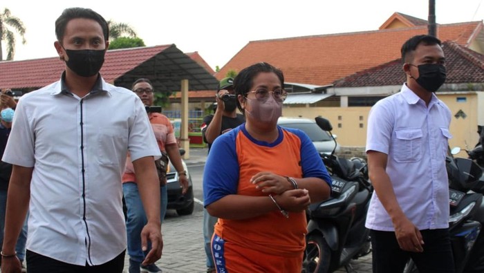 Emak-emak Penipu Modus Jual Minyak Goreng Murah di Jombang Disidang 3 Kali
