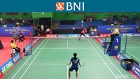 Usaha Zahra, yang merupakan unggulan kedua, untuk kembali memperlihatkan performa di gim pertama direspons Erghya dengan kengototan yang sama. Foto: Bahtiar Rifai/detikcom