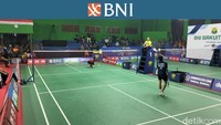 Setelah 55 menit, Zahra-lah yang sukses berjaya di gim ketiga dengan keunggulan tipis 22-20. Laga ini pun tuntas secara dramatis. Foto: Bahtiar Rifai/detikcom