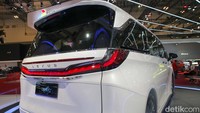 Toyota nggak takut nih Alphard baru dan Lexus LM saling tikam? Marketing Director PT Toyota-Astra Motor (TAM), Anton Jimmi Suwandy, memastikan hal itu tidak akan terjadi.
