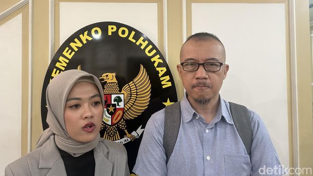 Fatih Nurul Huda (kanan), ayah Sultan Rifa'at Alfatih yang terjerat kabel fiber optik di Jaksel (Kadek ML/detikcom)