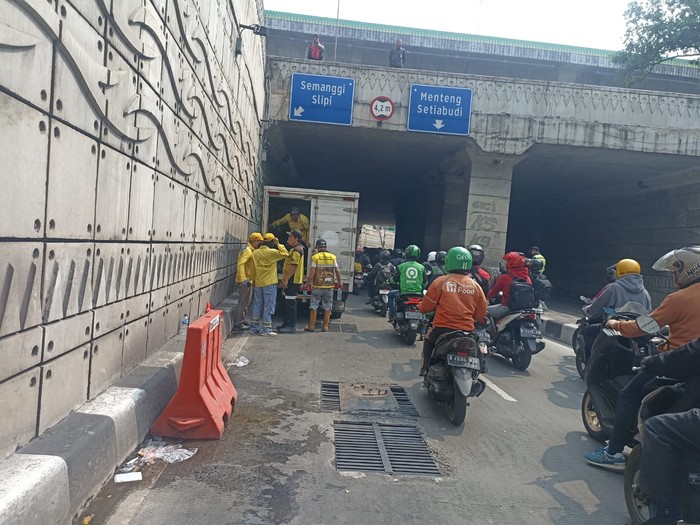 Gorong-gorong Underpass Mampang selesai diperbaiki