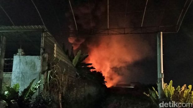 Gudang pakan di Kota Blitar terbakar
