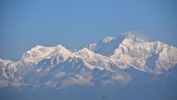 4. Gunung tertinggi ketiga dunia, Kangchenjunga di India, tingginya 8,5 kilometer di atas permuakan laut. Lebih dari 40 pendaki tewas dari 209 upaya pendakian. Foto: Wikimedia Commons
