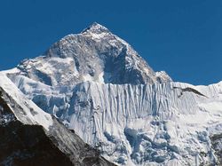 10 Gunung Mempesona Tapi Paling Mematikan di Dunia