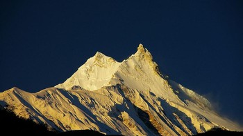 5. Puncak gunung Manaslu di Nepal adalah yang kelima paling berbahaya di dunia di mana 53 pendaki meninggal dalam 297 percobaan. Foto: Wikimedia Commons